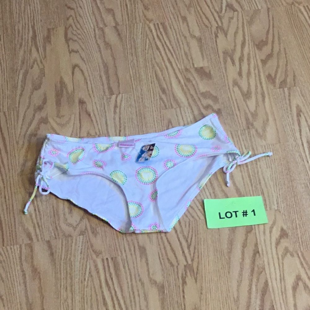NWT
XHILARATION swim suit bottoms in extra large